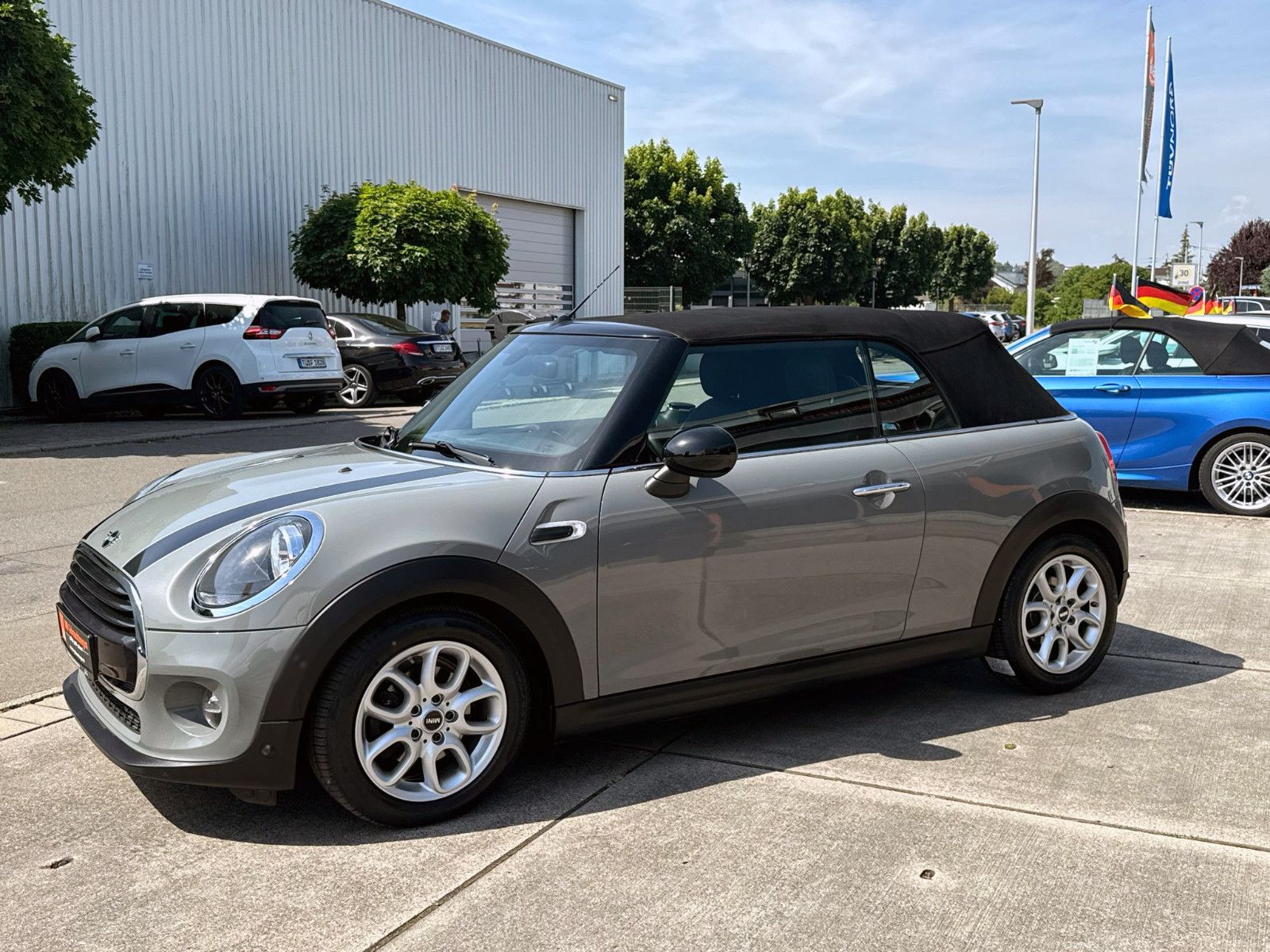 Fahrzeugabbildung MINI COOPER Cabrio Aut. SHZ KAM PDC BT AMBI 2-Zonen