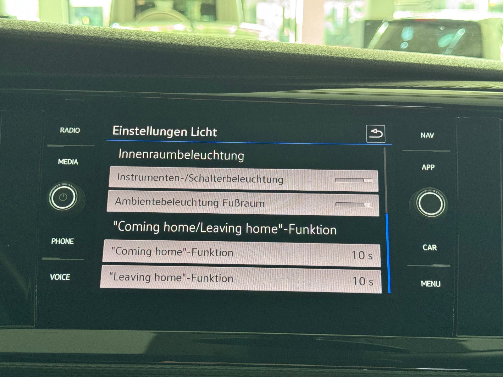 Fahrzeugabbildung Volkswagen T6.1 4M DSG IQ.DRIVE INDIVIDUAL EDITION 6-SITZER