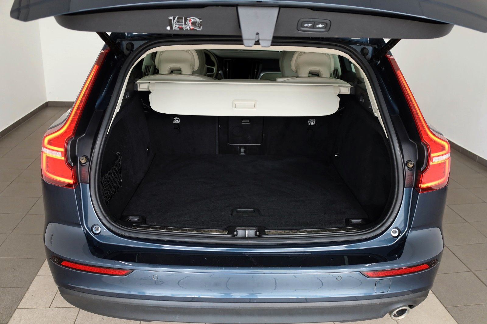 Fahrzeugabbildung Volvo V60 Kombi Momentum Pro Leder,Navi,LED,SH,Apple C