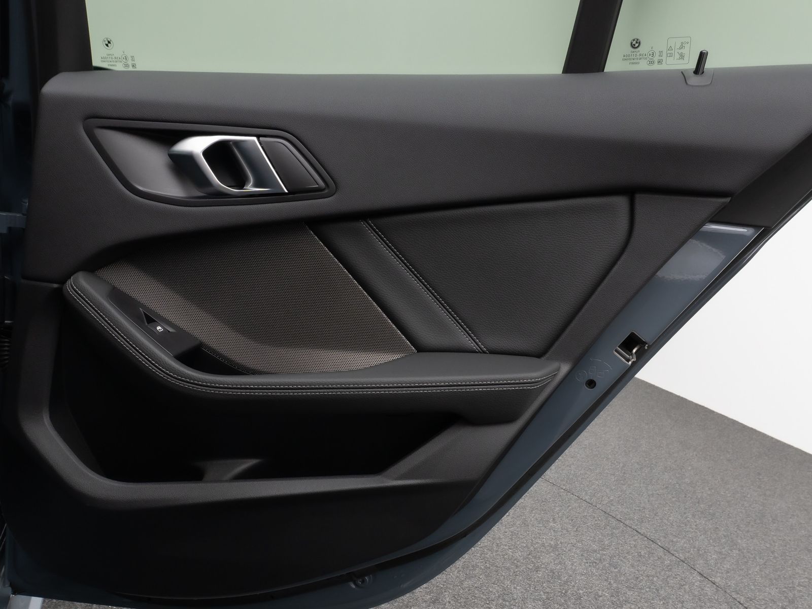 Fahrzeugabbildung BMW 118i M Sport Panorama Kamera HUD DAB H/K Komfort