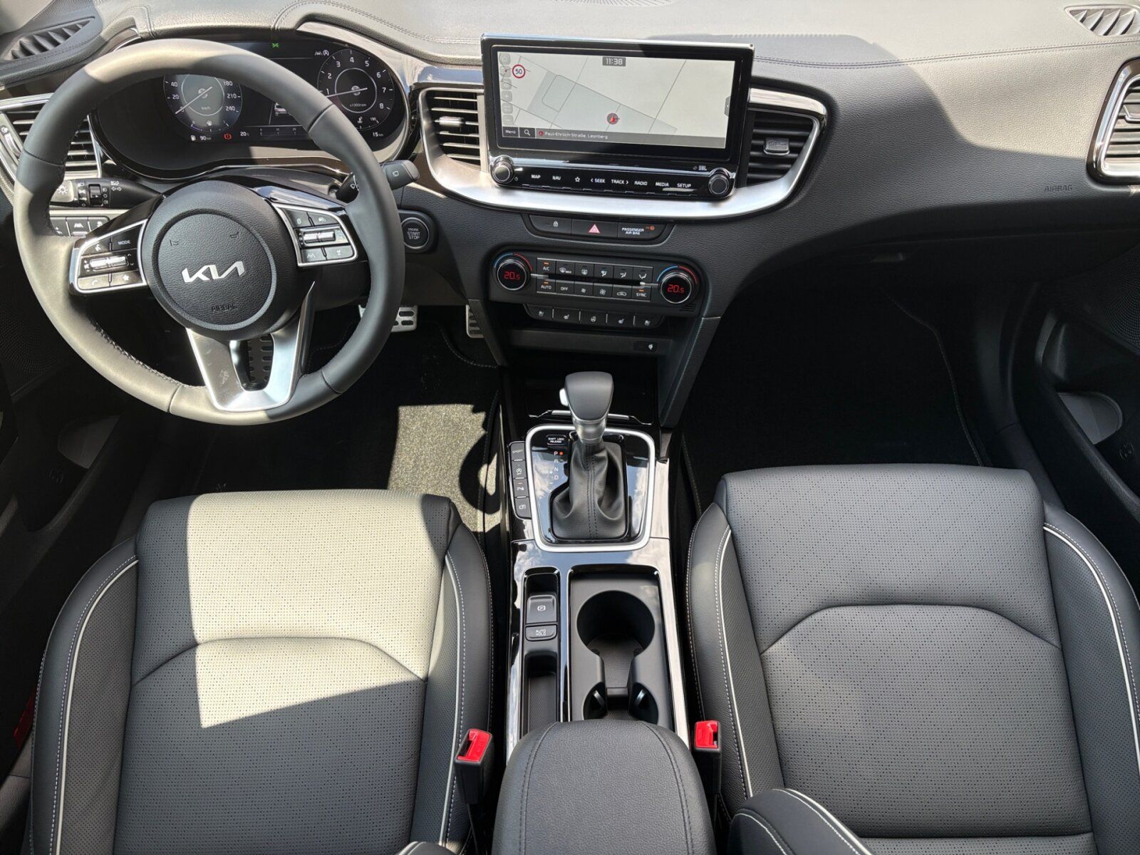 Fahrzeugabbildung Kia Xceed 1.5 T-GDI Platinum Edition NaviDistronic