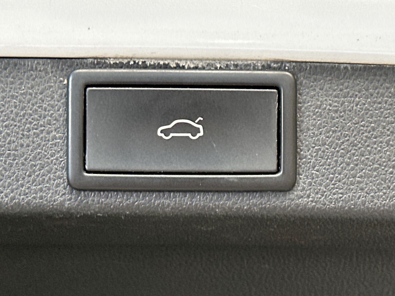 Fahrzeugabbildung SKODA Octavia Combi RS NAV+LED+AHK+V-COCKPIT+HEADUP+PP