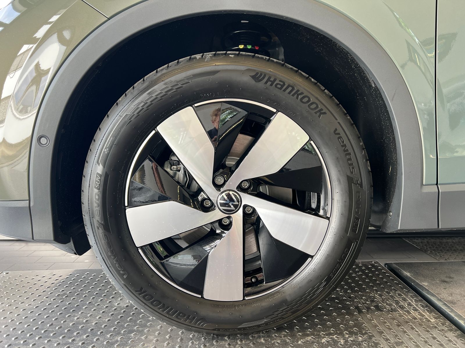 Fahrzeugabbildung Volkswagen Tiguan  ENERGY 2.0 TDI DSG *AHK, Navi, Ganzjahre