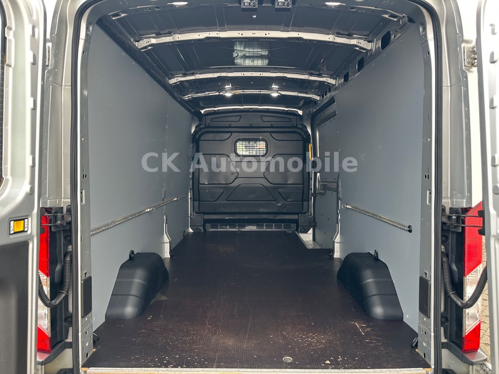 Fahrzeugabbildung Ford Transit Kasten 350 H2L3 Trend/Navi/Klima/PDC
