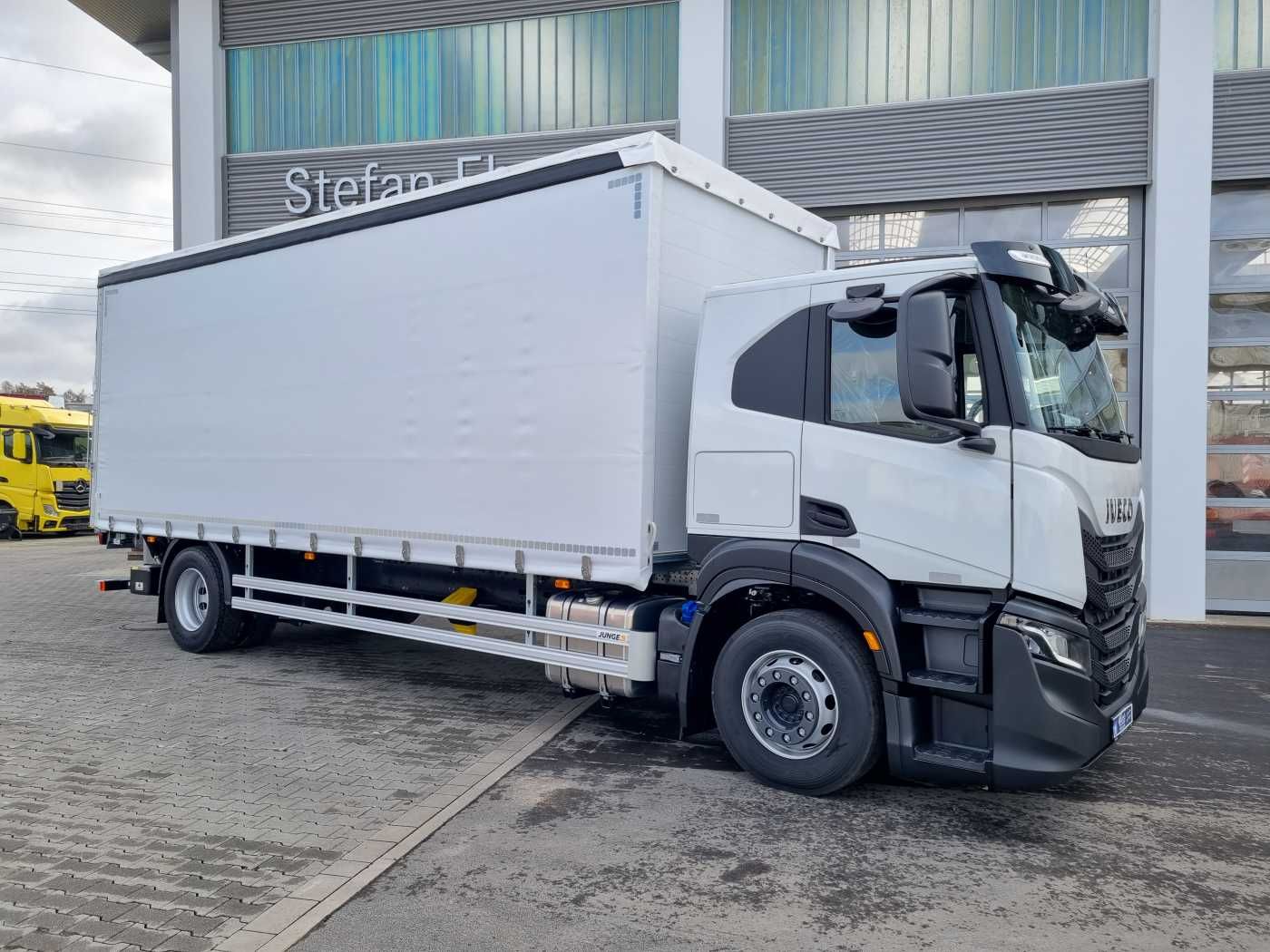 Fahrzeugabbildung Iveco S-Way AT190S40/P Pritsche/Plane + LBW AHK Navi