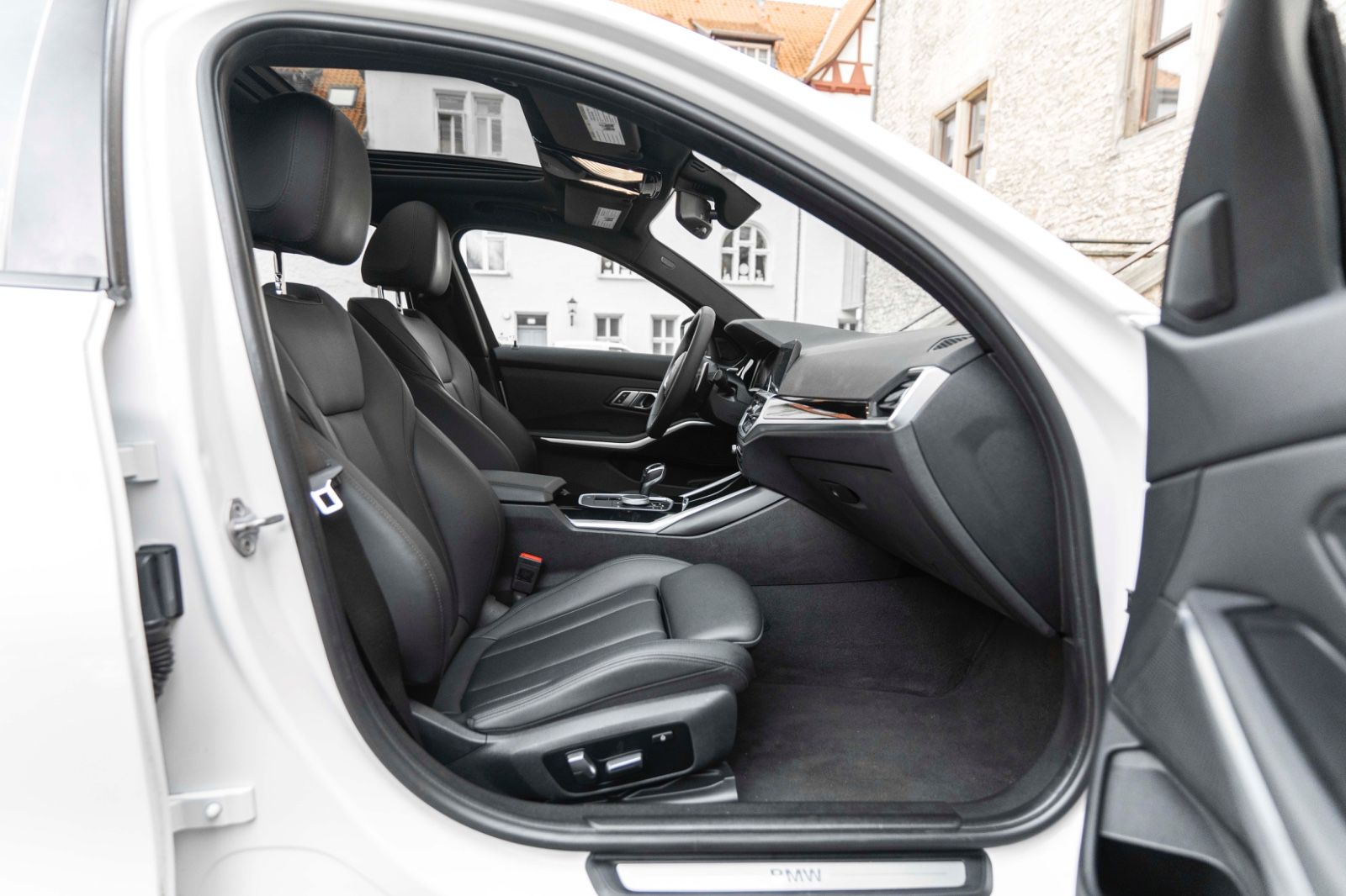 Fahrzeugabbildung BMW 330iX M-Performance HIFI KAM LED NAV CARPLAY