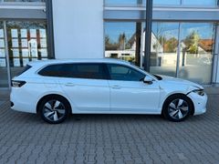 VW Passat Variant Elegance/ IQ DRIVE/ Apple CarPlay