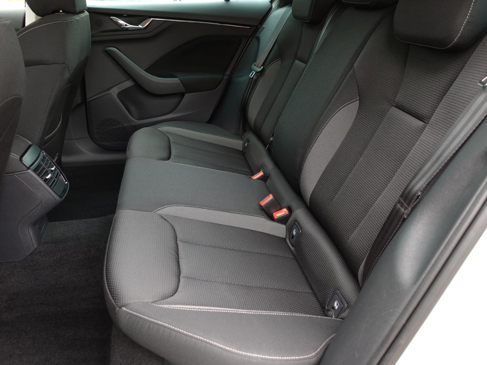 Fahrzeugabbildung SKODA Scala 1.5 TSI DSG TOUR SmartLink RFK AHK