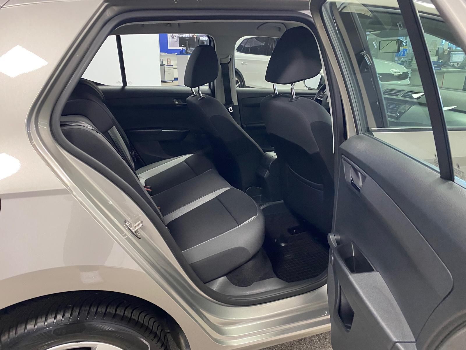 Fahrzeugabbildung SKODA Fabia 1.0 TSI DSG Ambition+Allwetter+PDC+1.Hand+