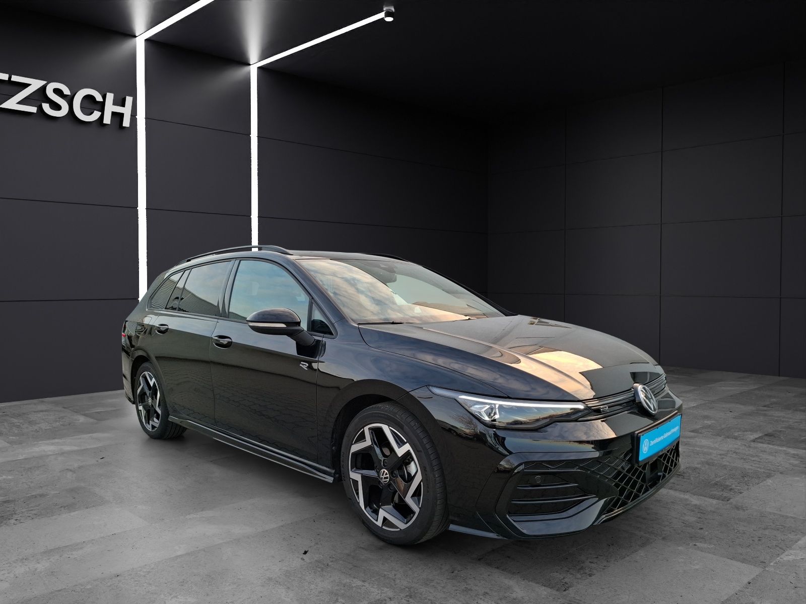 Fahrzeugabbildung Volkswagen Golf VIII Variant TSI R-Line Matrix Navi AID ACC