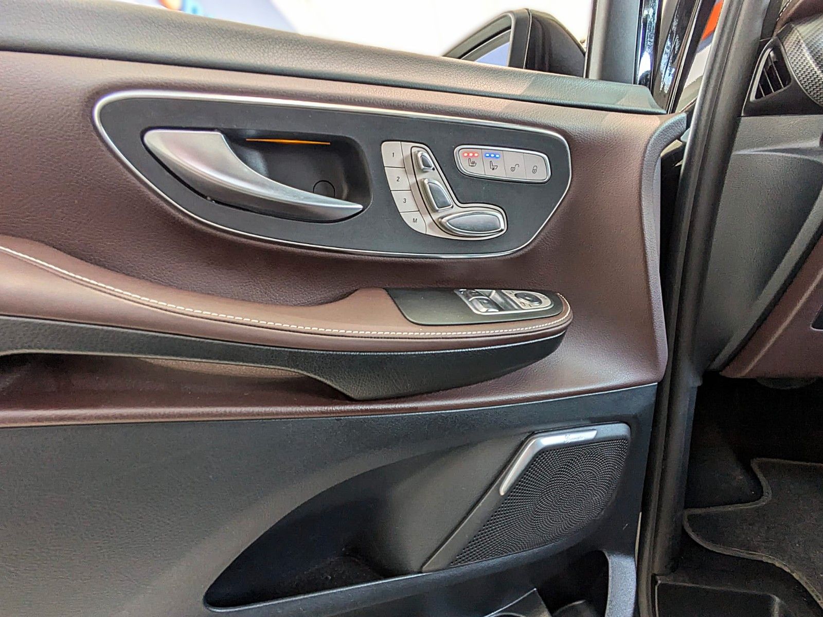 Fahrzeugabbildung Mercedes-Benz V 250d AMG 4M LANG 6 SITZE VIP SHUTTLE MEGAVOLL!