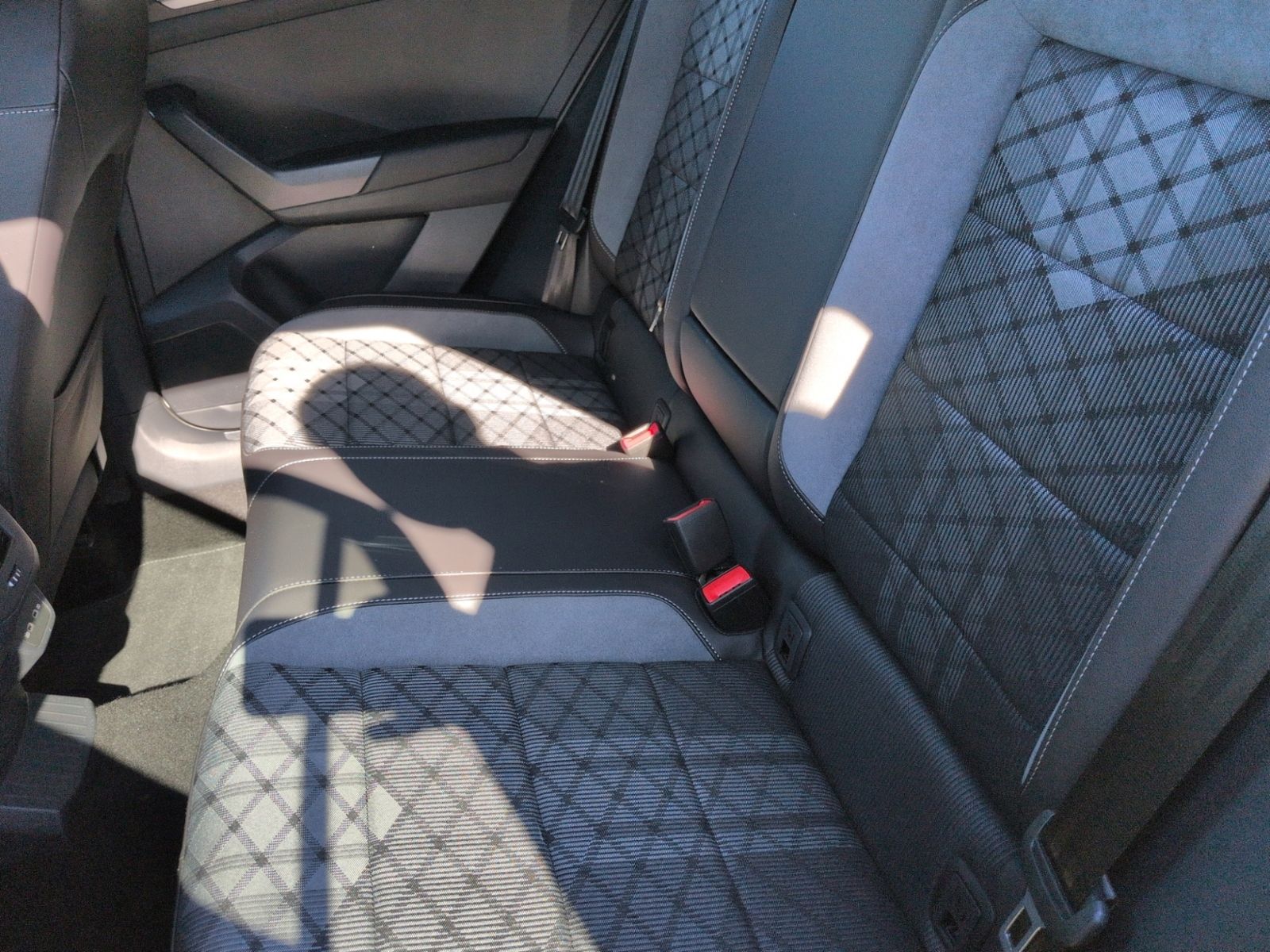 T-Roc 2.0 TDI DSG 4M R-Line KAMERA+NAVI