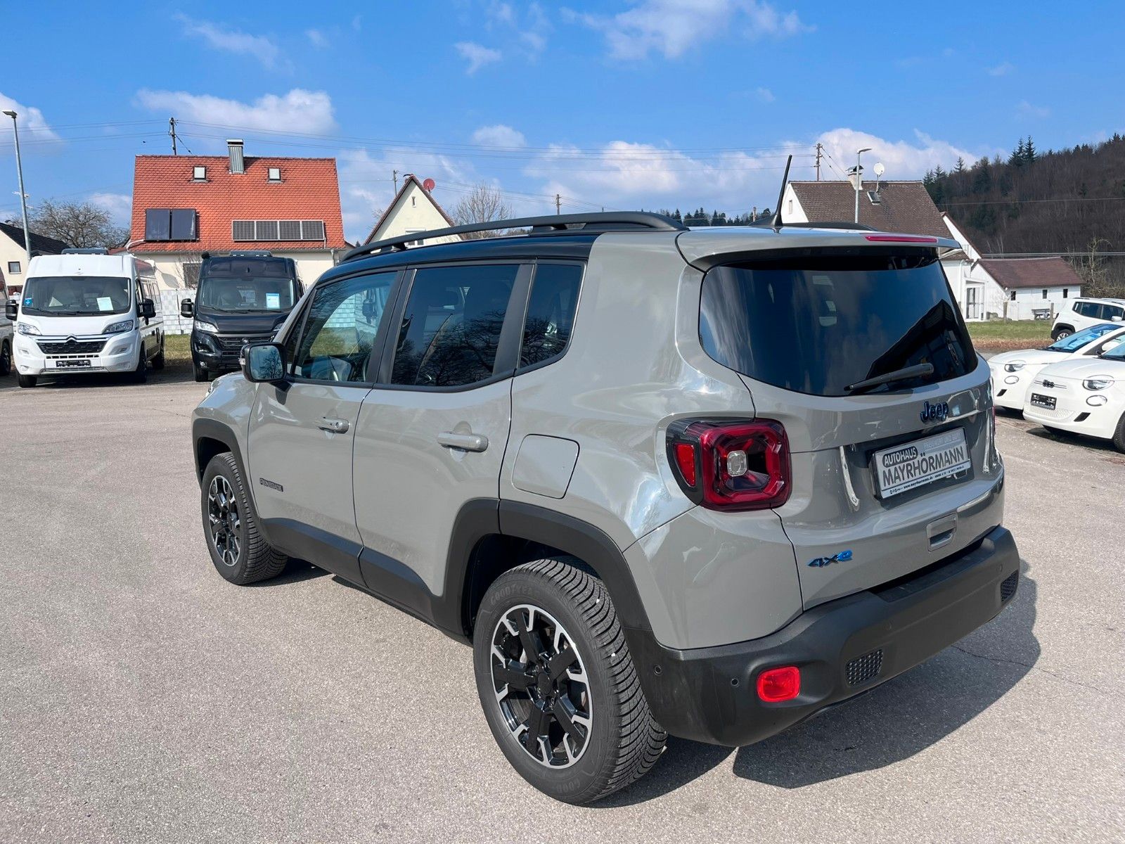 Fahrzeugabbildung Jeep Renegade Limited Plug-In Garantie Navi AWD uvm.