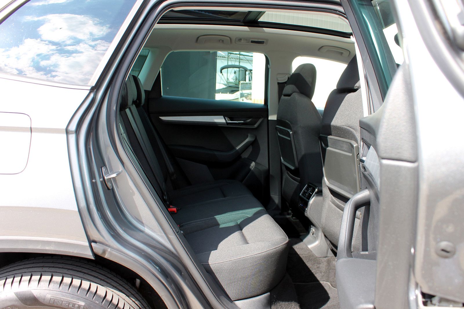 Fahrzeugabbildung SKODA Karoq Amb. 2.0 TDI 4x4 DSG ACC LED PANO KAM AHK
