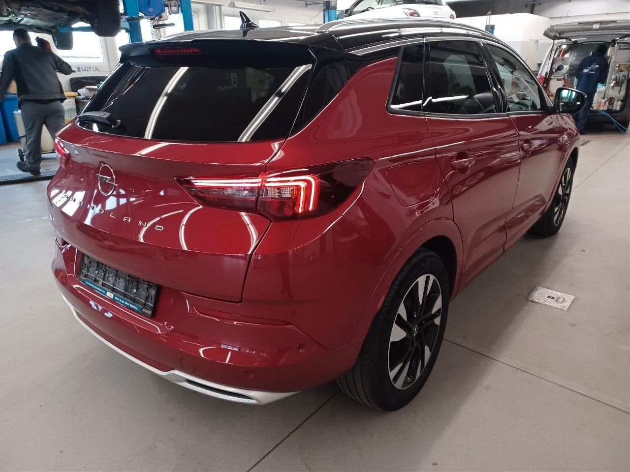 Fahrzeugabbildung Opel Grandland (X) ULTIMATE 4HYBRID NAVI/LED/360°/DAB