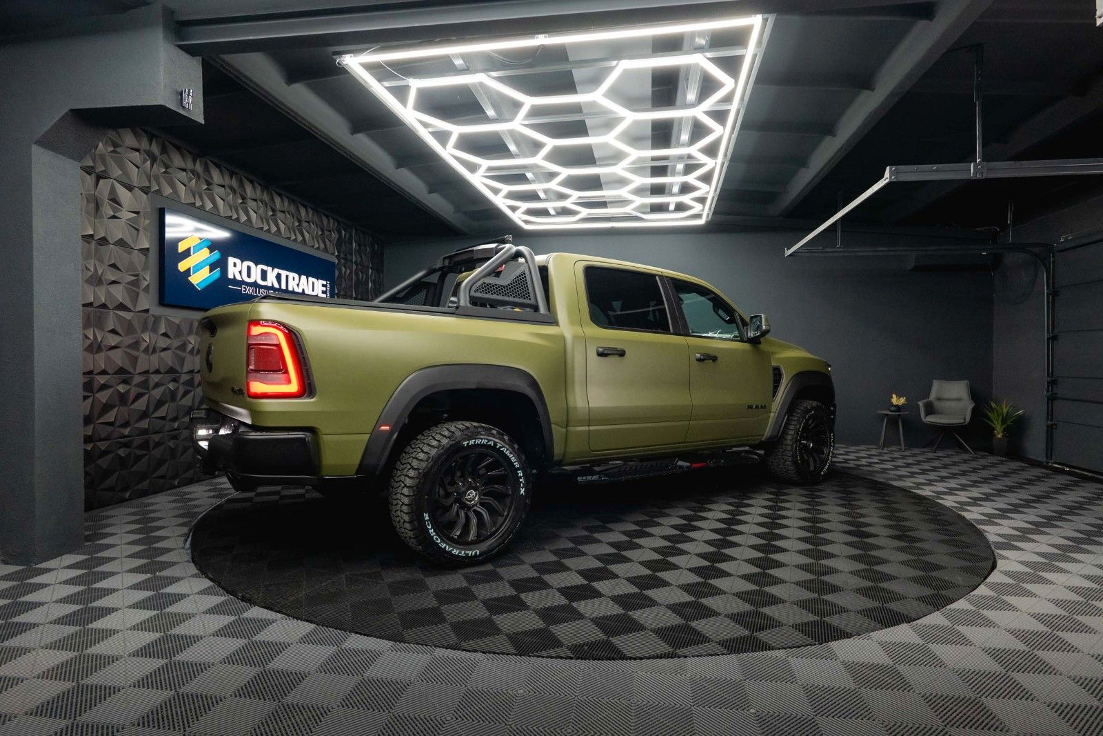 Fahrzeugabbildung Dodge RAM 5.7 V8 HEMI 4x4 LARAMIE OFFROAD TRX Styling
