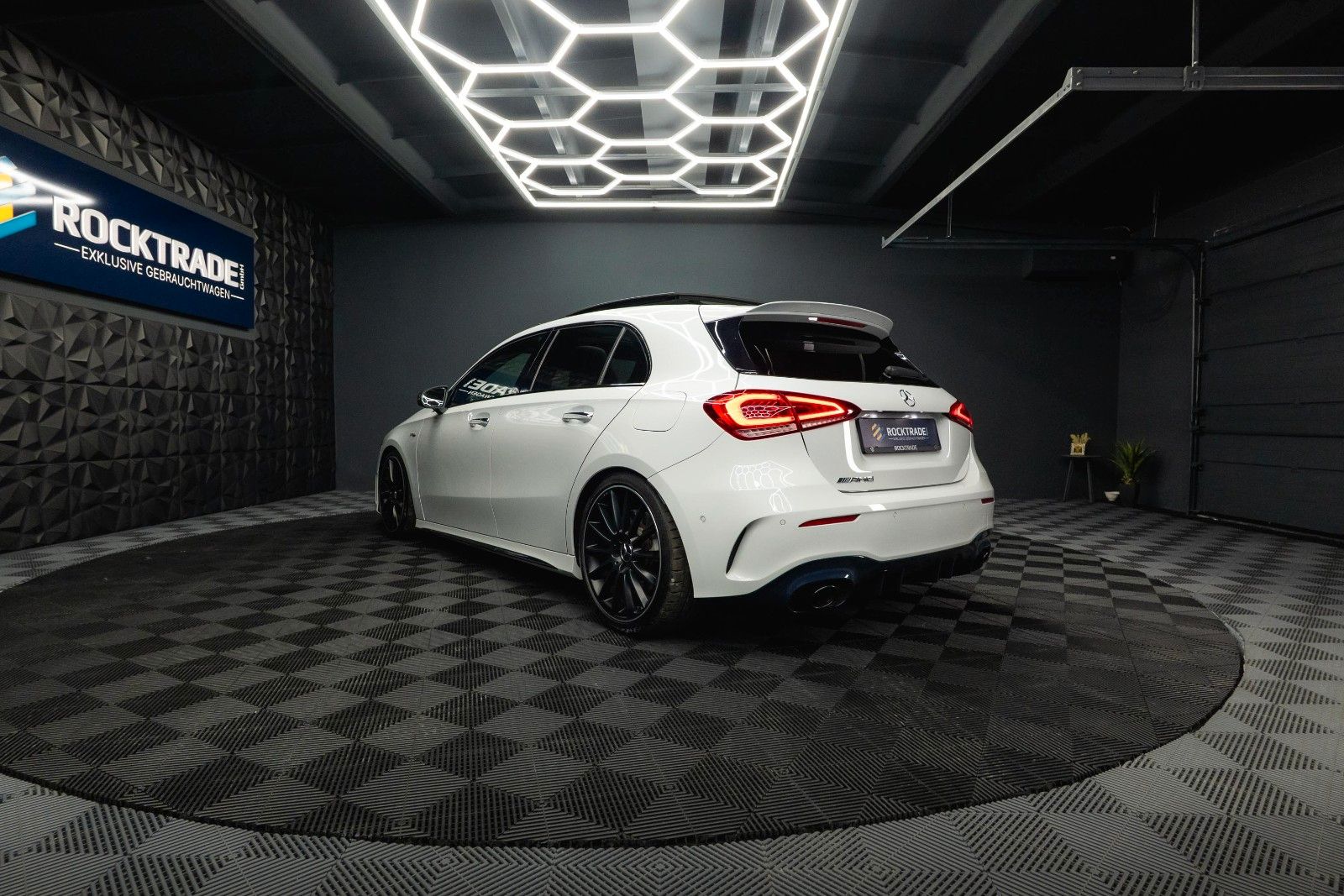 Fahrzeugabbildung Mercedes-Benz A 35 AMG 4Matic Night-Paket *Pano*LED*ACC*DAB*