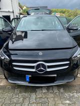 Mercedes-Benz 250 - Mercedes-Benz 250 mit Anhängerkupplung