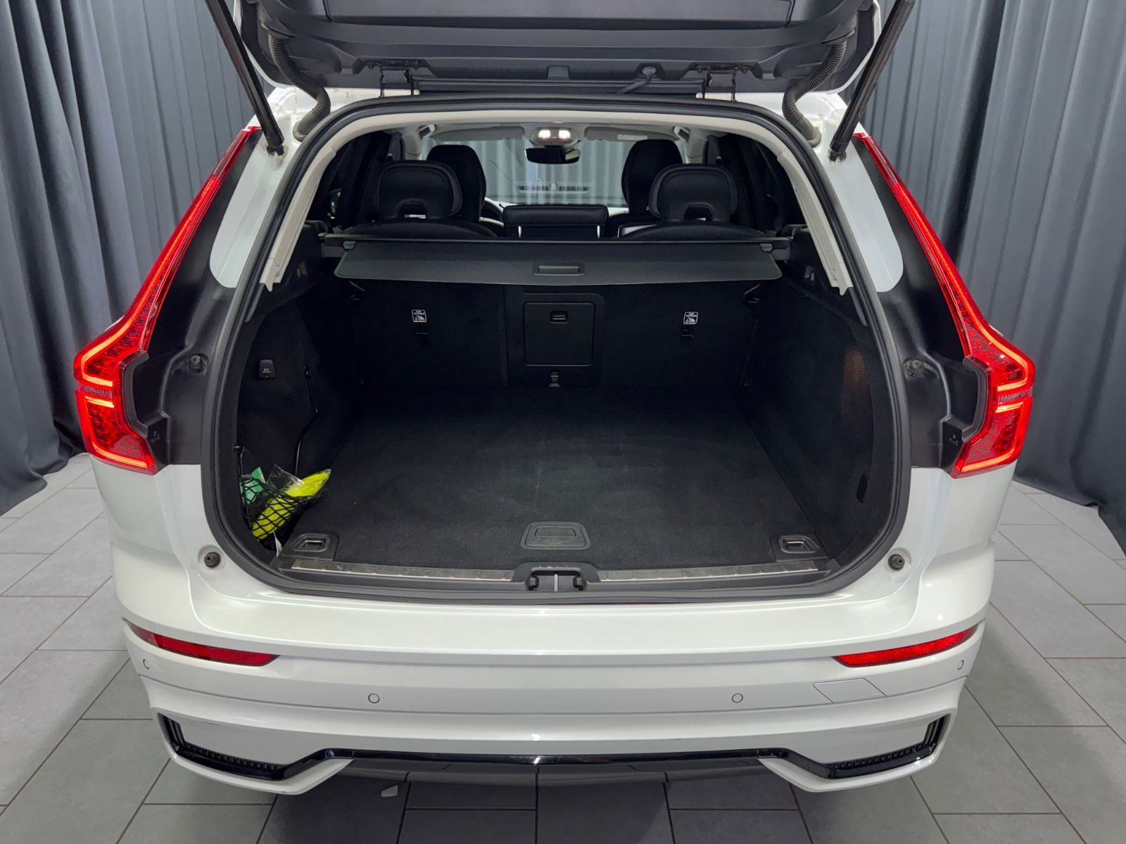 Fahrzeugabbildung Volvo XC 60 Plus Dark AWD |H/K|STDHZ|LED