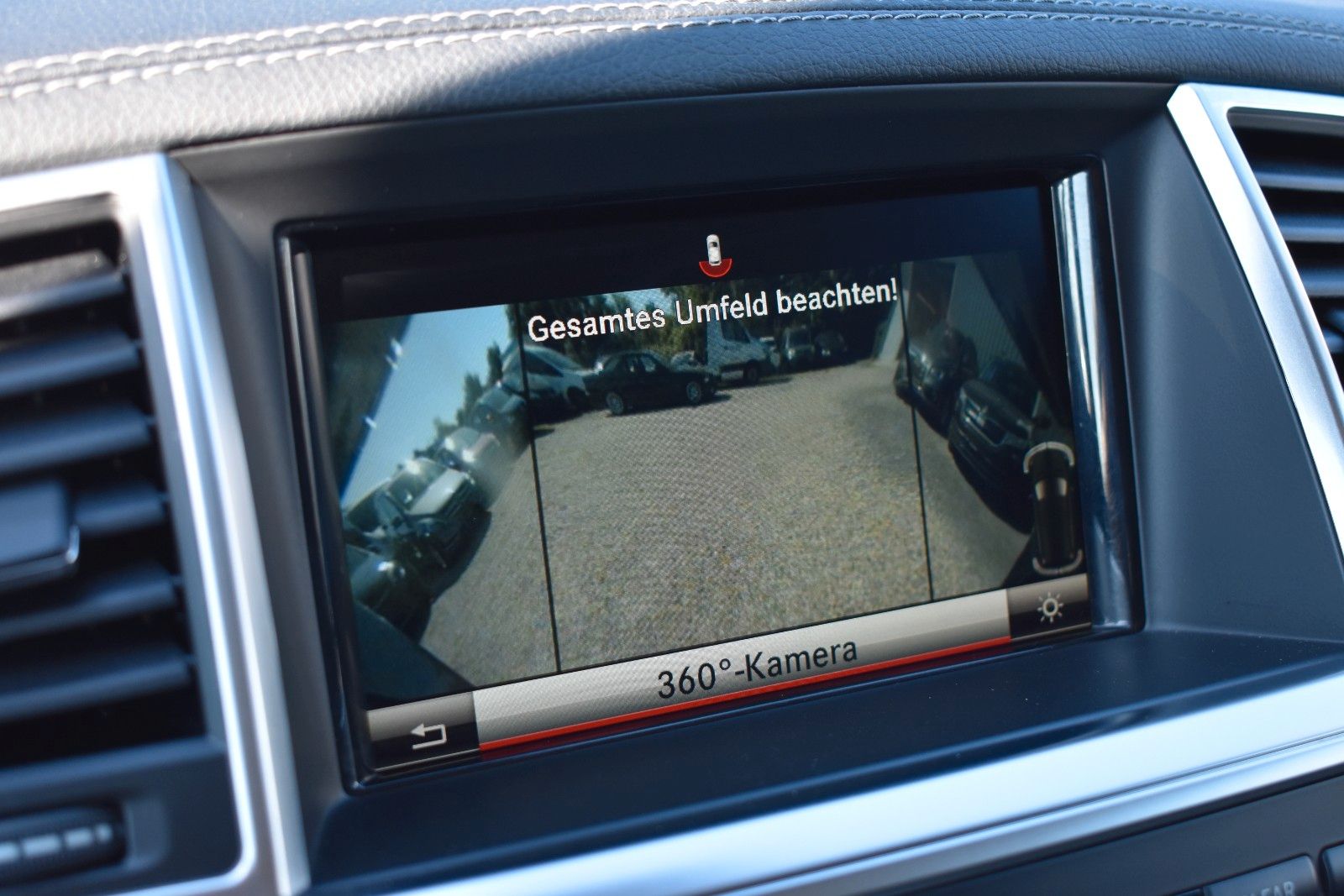Fahrzeugabbildung Mercedes-Benz ML 350 CDI Display Fond H&K AHK Pano Softclose