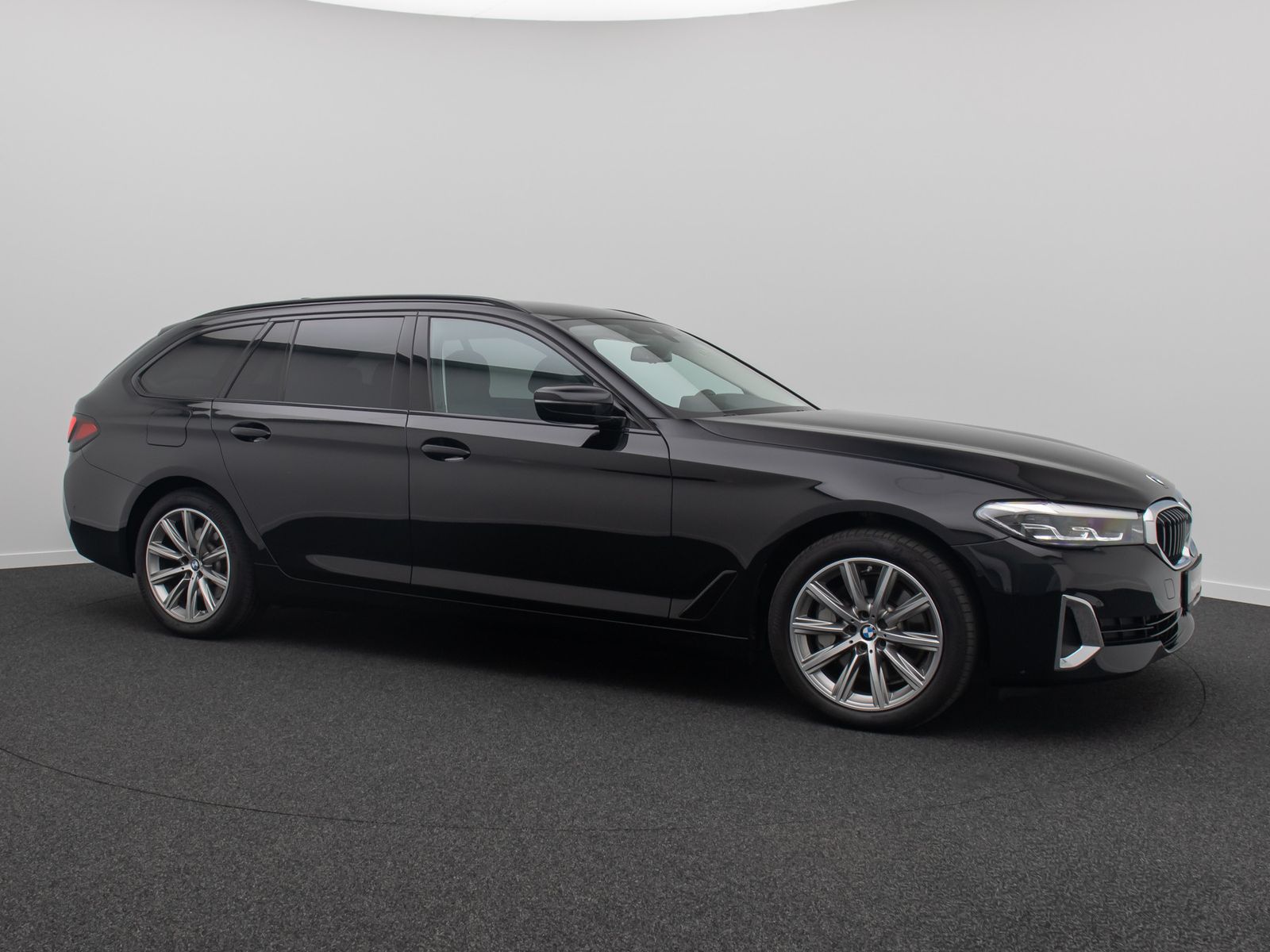 Fahrzeugabbildung BMW 530i xD Luxury Line DAB Kamera HiFi Sportstz 18"