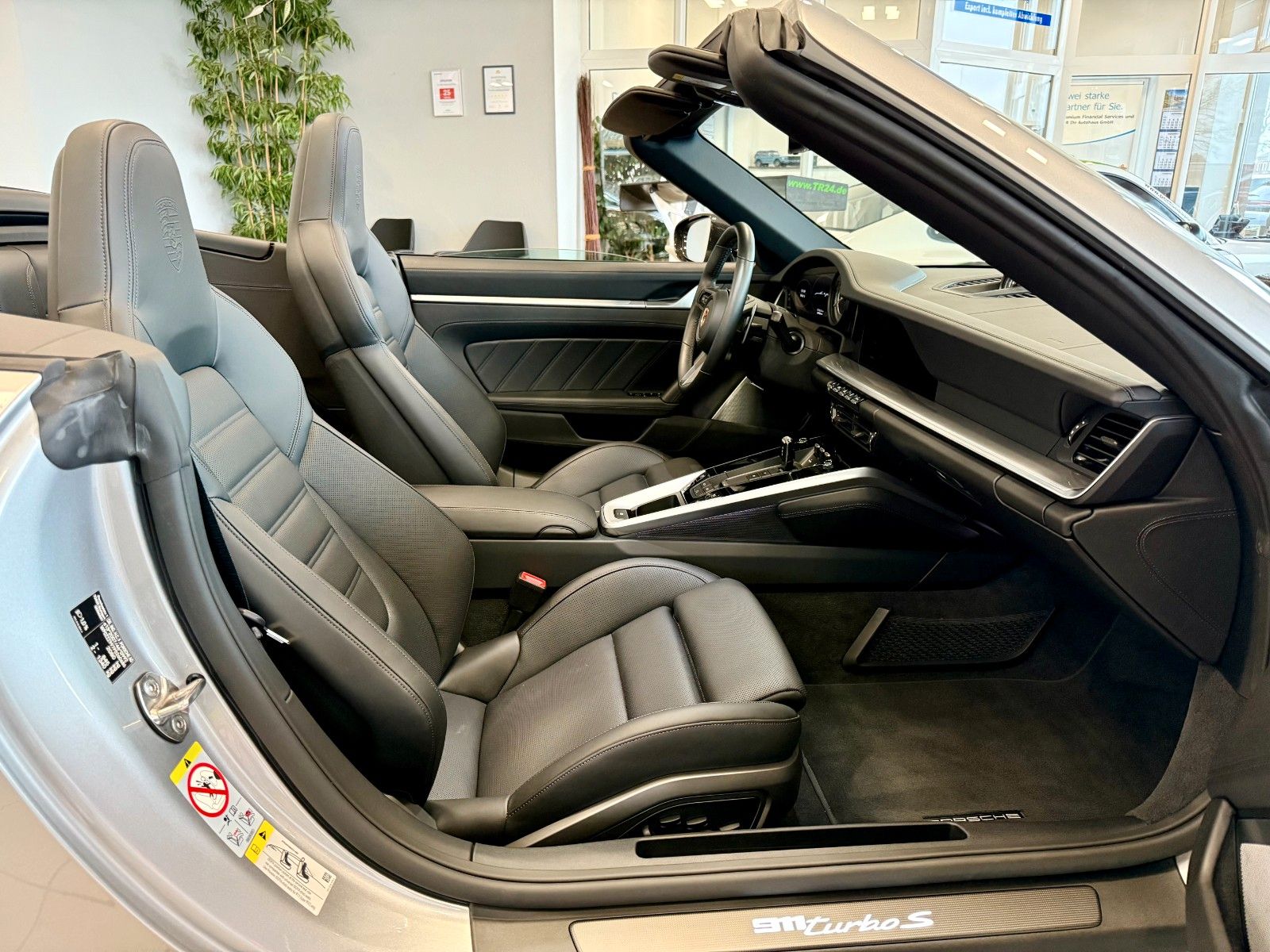 Fahrzeugabbildung Porsche 911 992 Turbo S Cabrio PCCB/LIFT/ACC/APPROVED