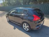 Peugeot 3008 Hybrid4 - Hybrid (Diesel/Elektro): Kleinbus