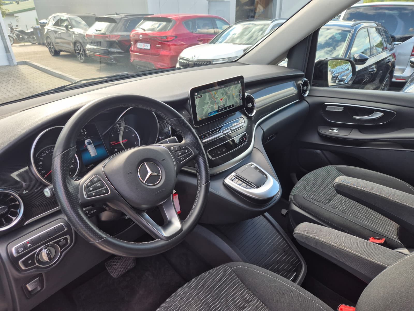 Fahrzeugabbildung Mercedes-Benz V 250 d EDITION 4MATIC lang LED*DISTRON.*MBUX10"