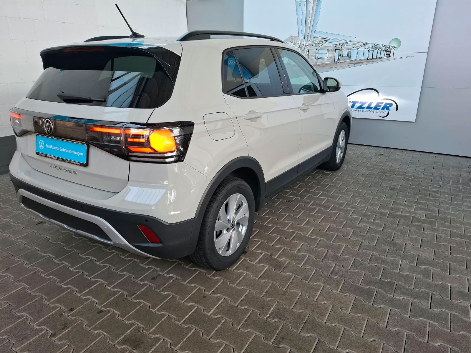 Fahrzeugabbildung Volkswagen T-Cross Life 1,0 TSI + Sitzheizung + ACC + LED