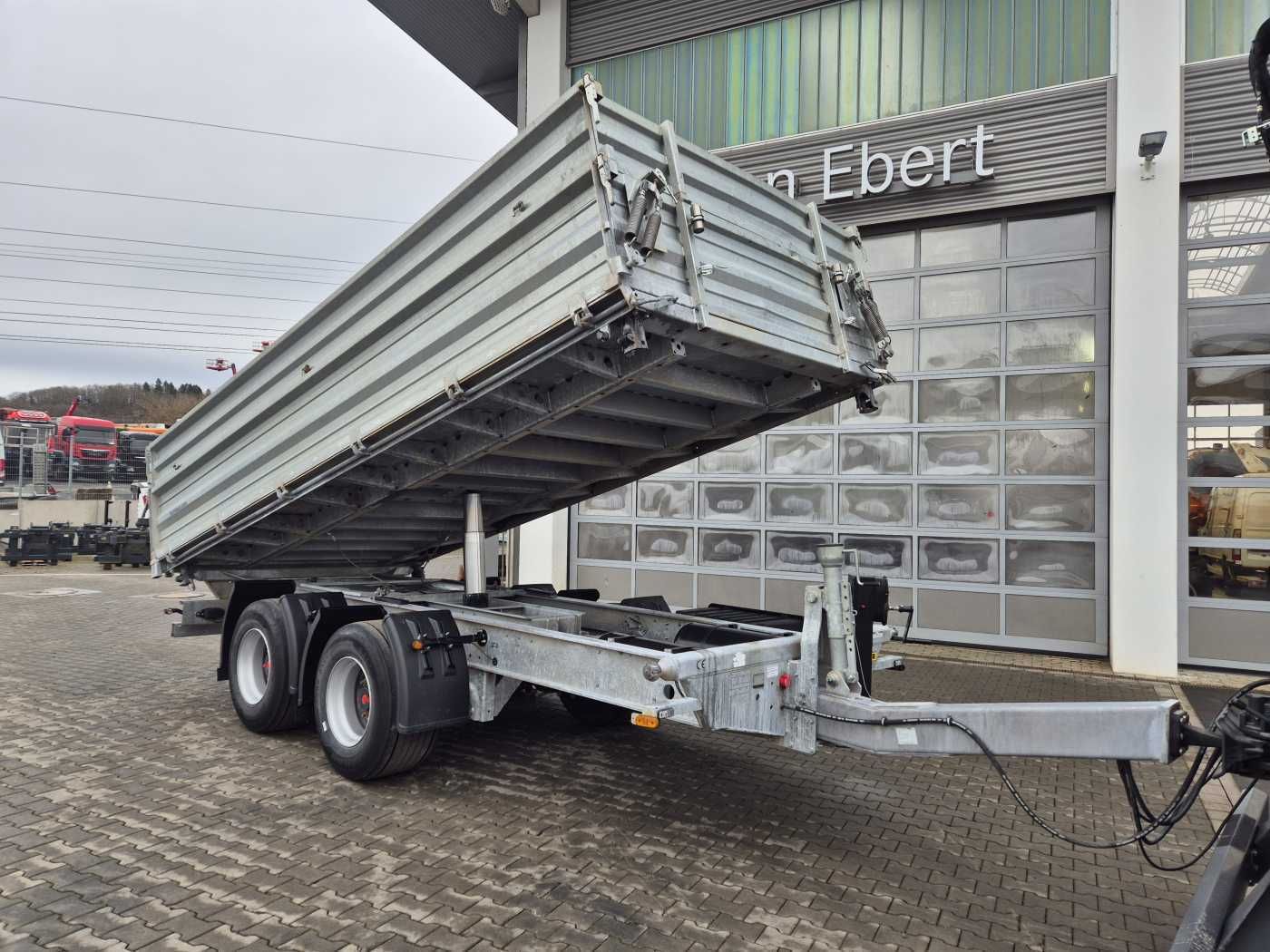 Fahrzeugabbildung Humbaur HTK 185524 Tandem Dreiseitenkipper verzinkt SAF
