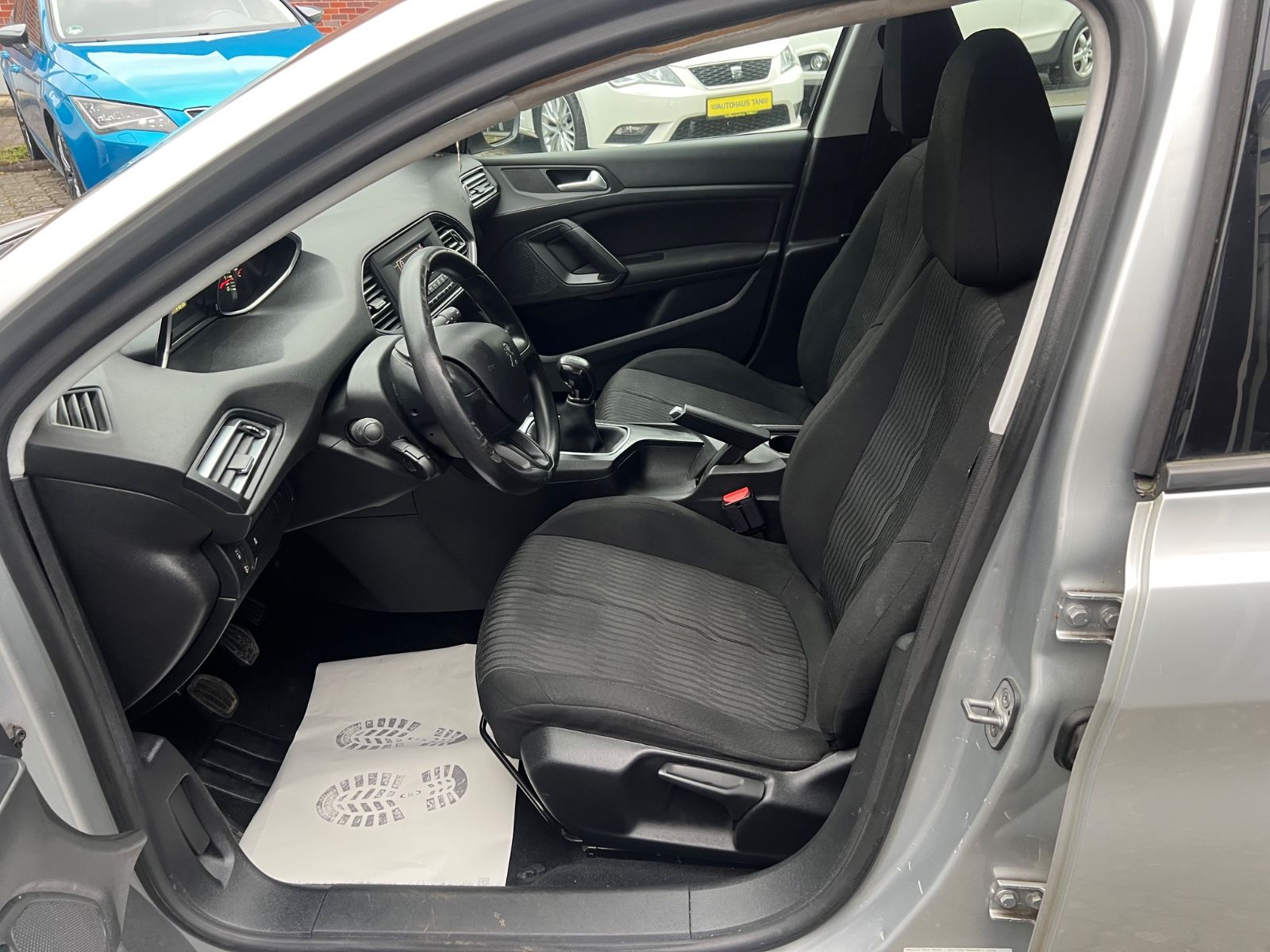 Fahrzeugabbildung Peugeot 308 Access