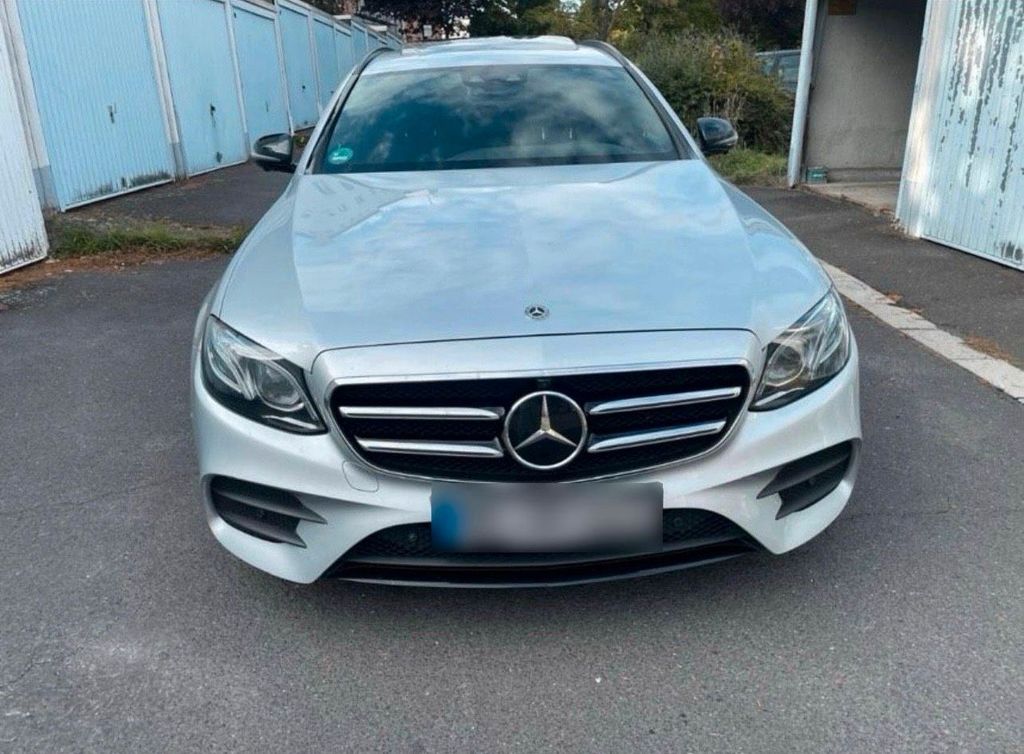 Image of Mercedes-Benz E 220