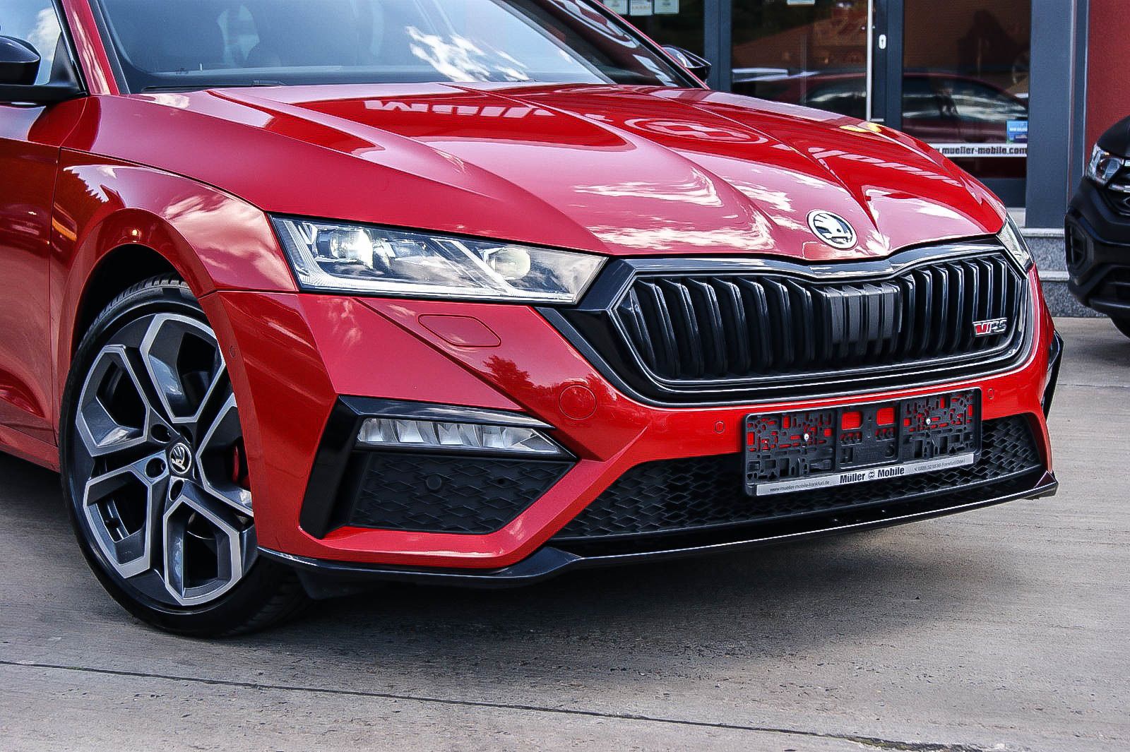 Fahrzeugabbildung SKODA Octavia Combi RS 4x4 CHALLENGE HEADUP pACC AHZV