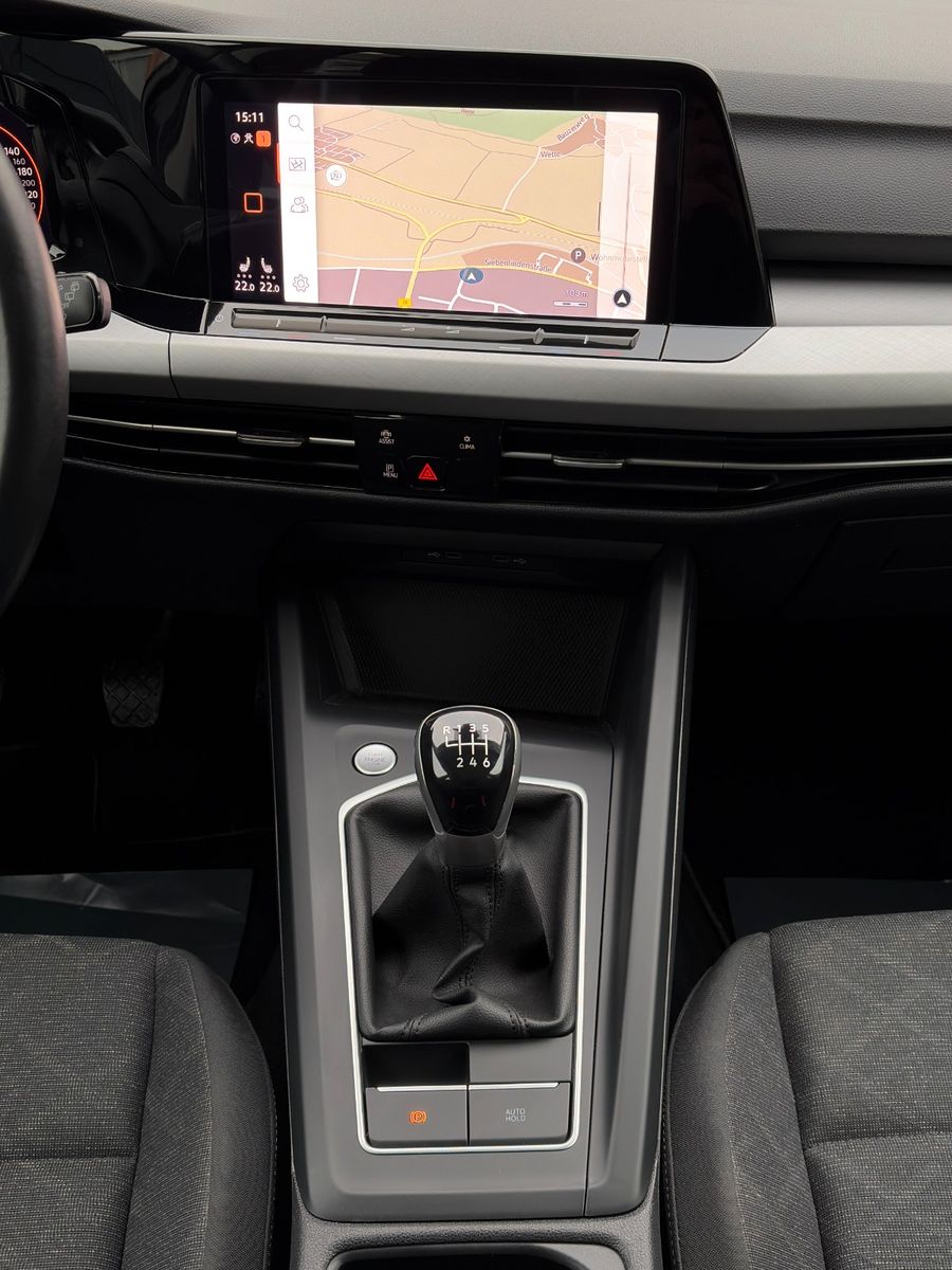 Fahrzeugabbildung Volkswagen Golf 1.5 TSI Life ACC LKAS PDC SHZ 3Z-Klima LED