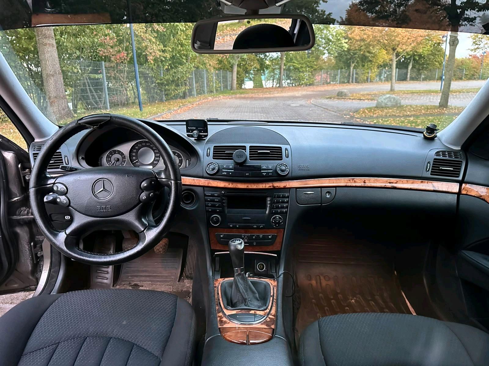 Mercedes-Benz E220 2007 — photo 11