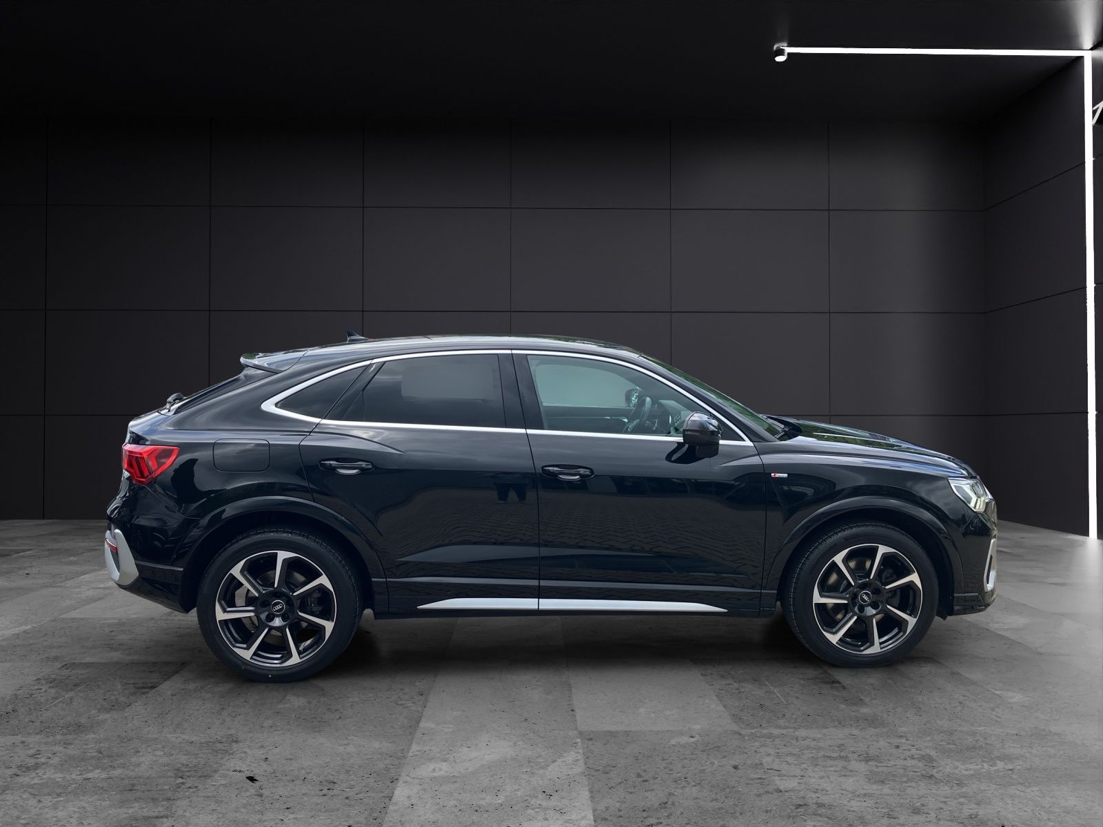 Fahrzeugabbildung Audi Q3 Sportback 45 TFSI quattro S line LED virtual