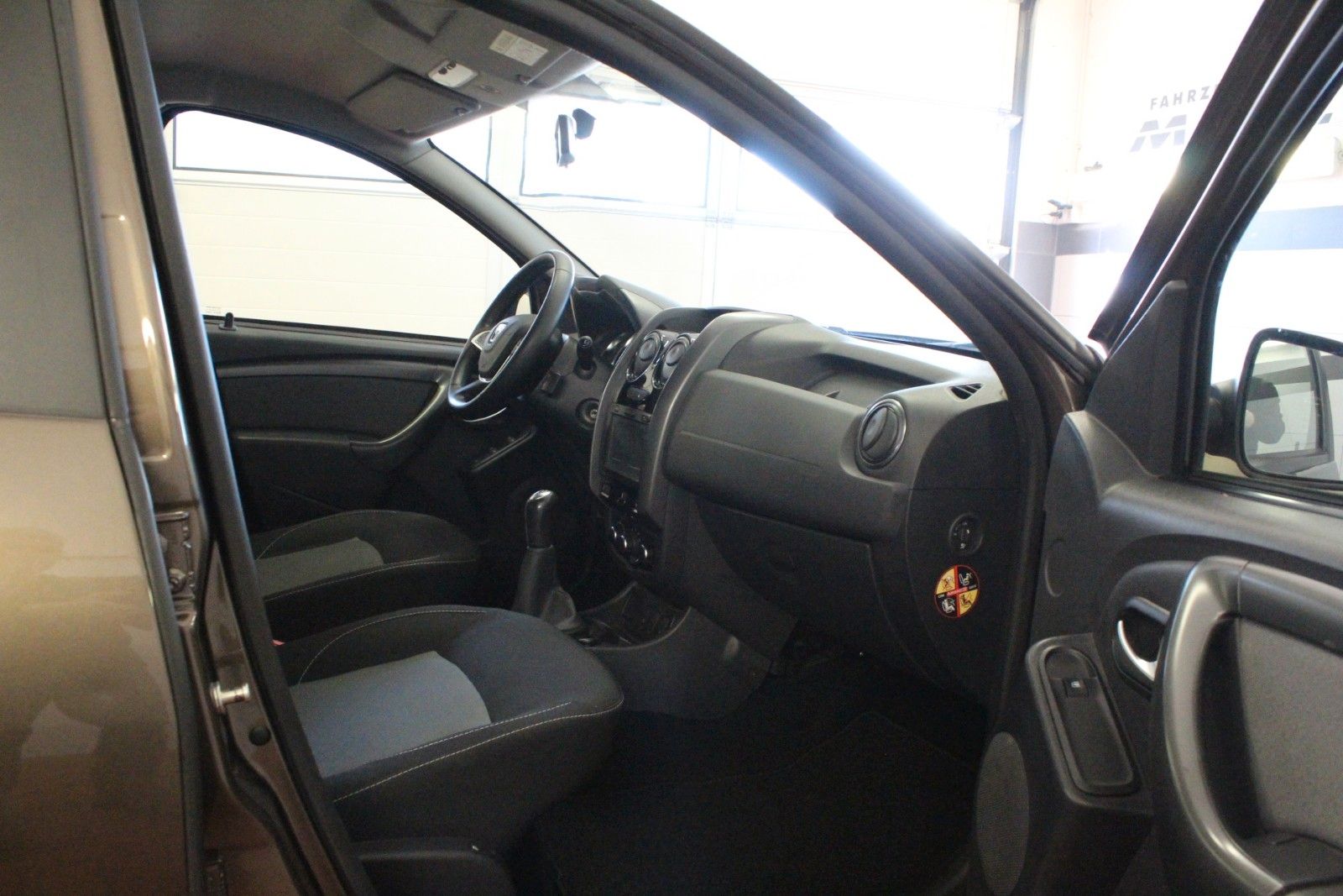 Fahrzeugabbildung Dacia Duster   SCE 115  Laureate   AHK *Navigation*