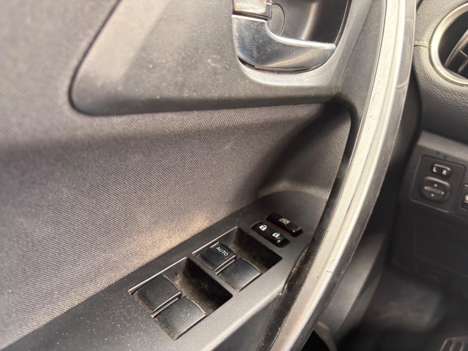Toyota Auris 2014 — photo 19