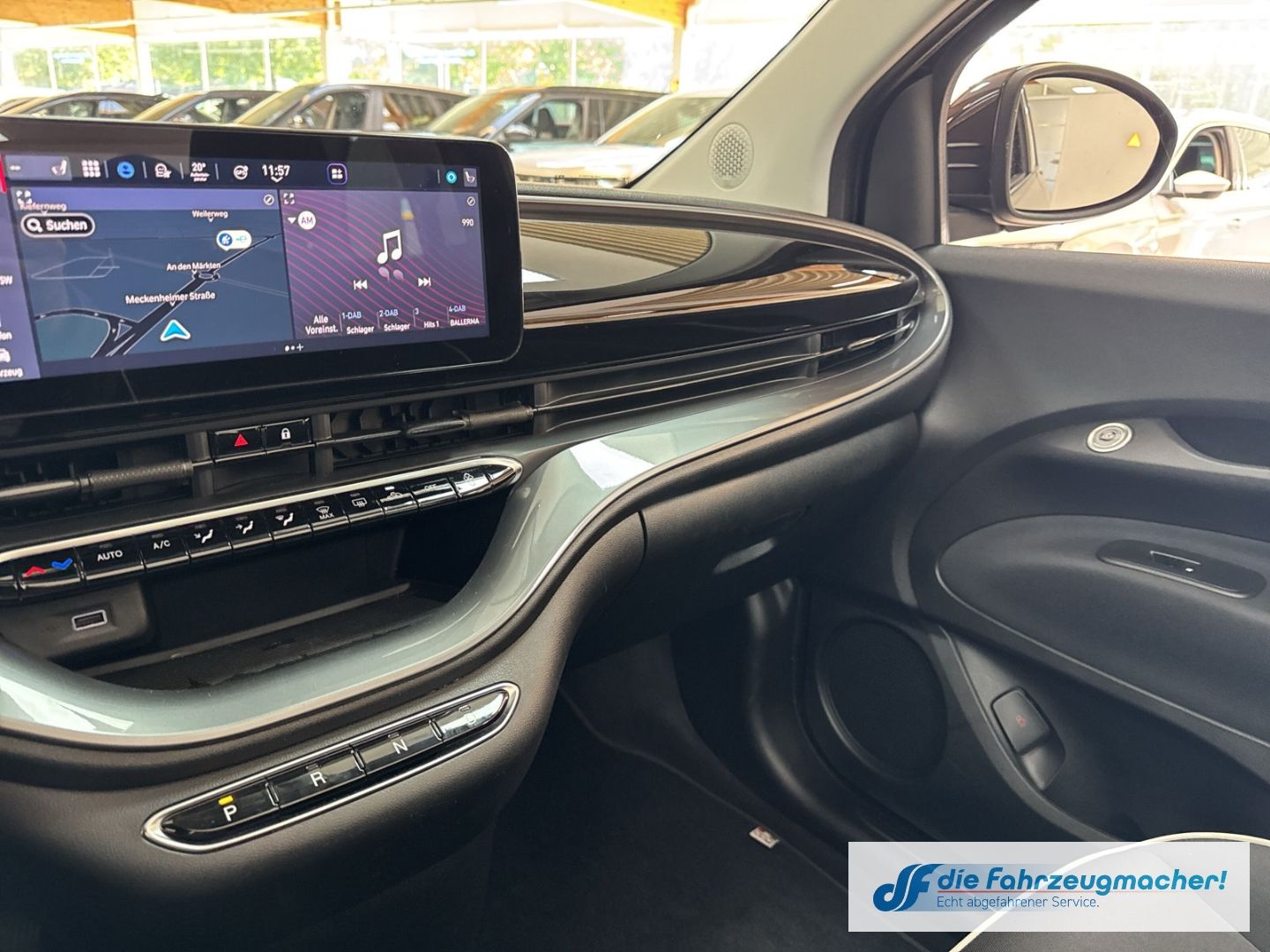 Fahrzeugabbildung Fiat 500 e Navi Soundsystem Apple CarPlay Android Au
