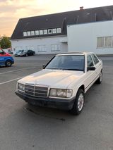 Mercedes-Benz schöner weißer 190er Benz 2.0l , H-kennzei... - Mercedes-Benz 190 in Bielefeld