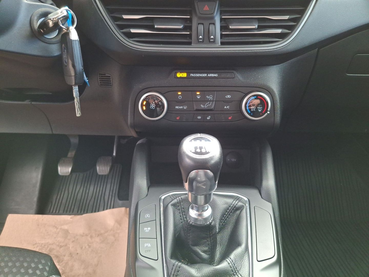 Fahrzeugabbildung Ford Focus Turnier Cool & Connect Navi GJR Winterpake
