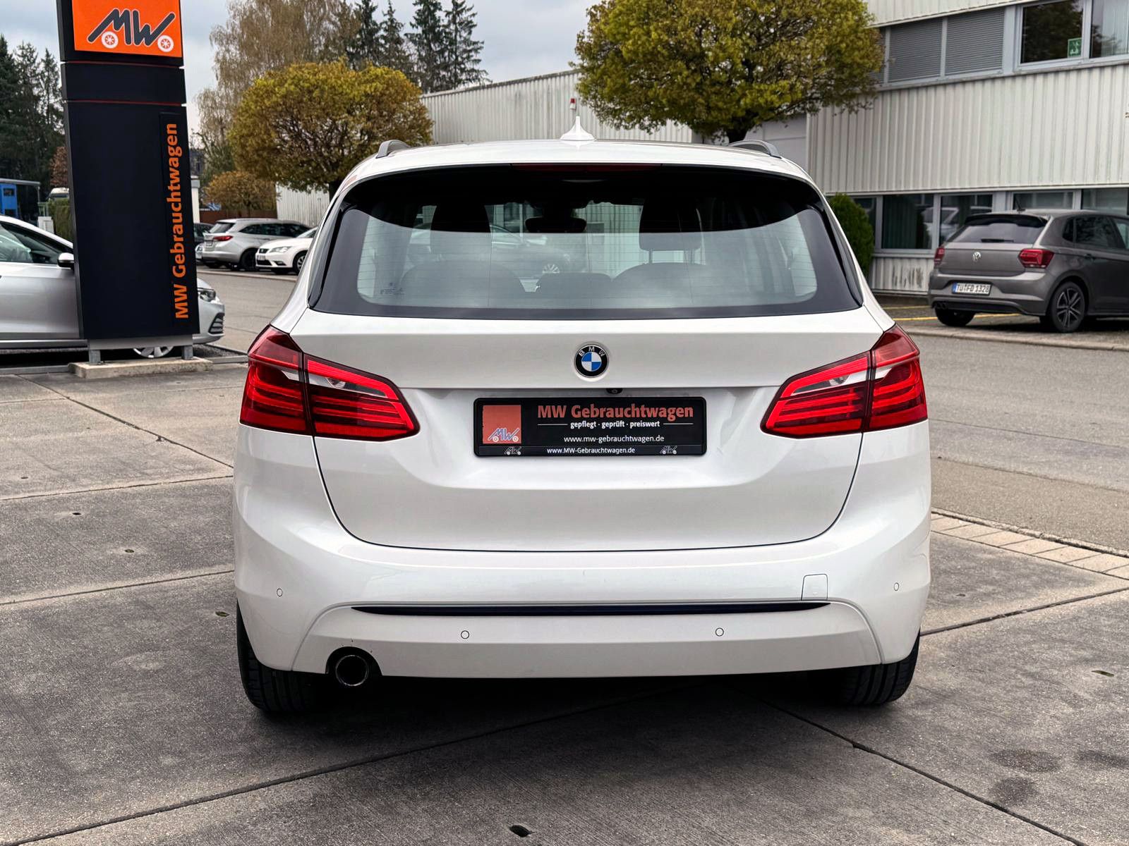 Fahrzeugabbildung BMW 218i Active Tourer Aut. Sport-Line LED KAM PANO