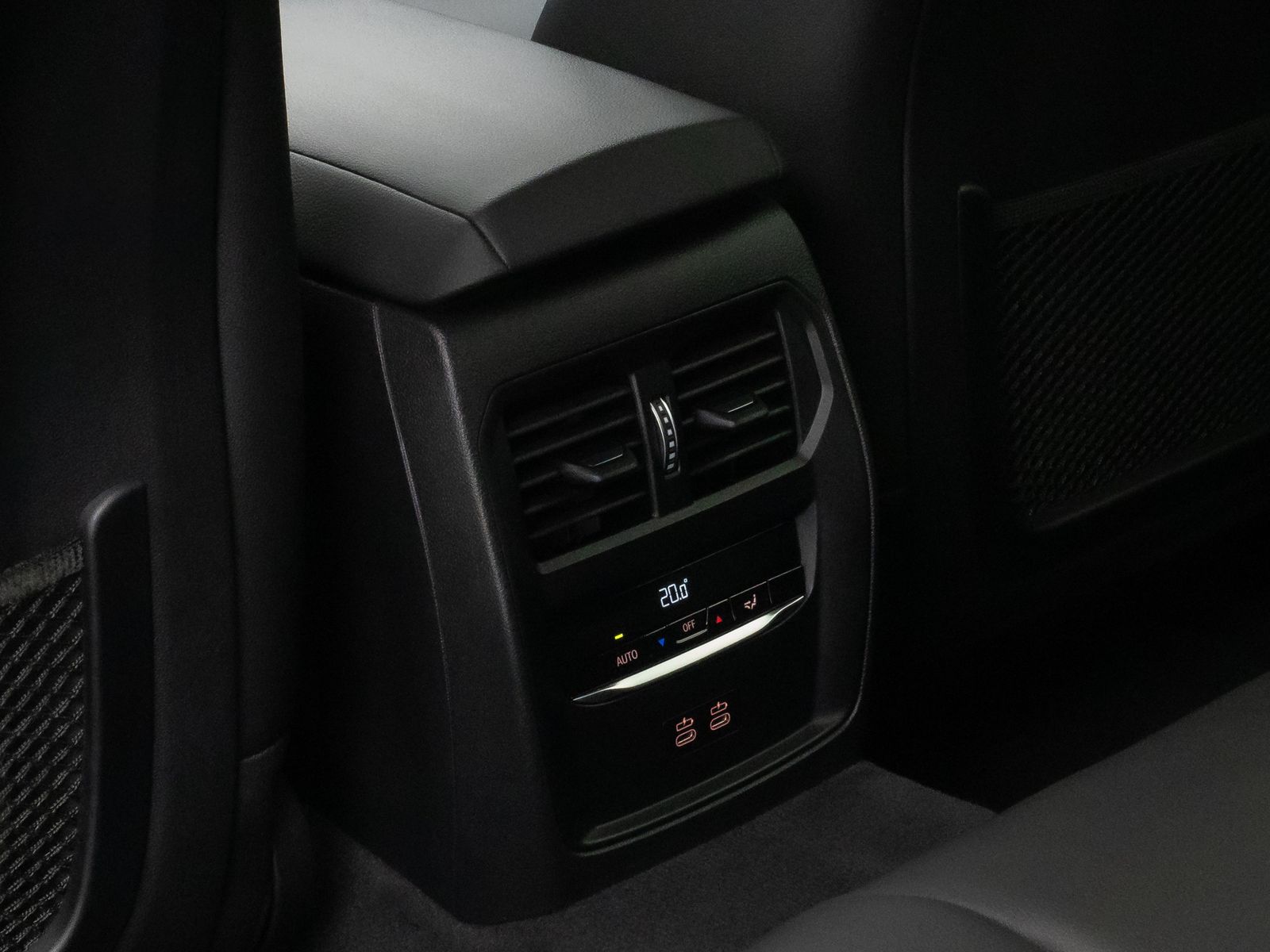Fahrzeugabbildung BMW 330i xD M Sport Kamera HUD DAB HiFi Parks 19Zoll