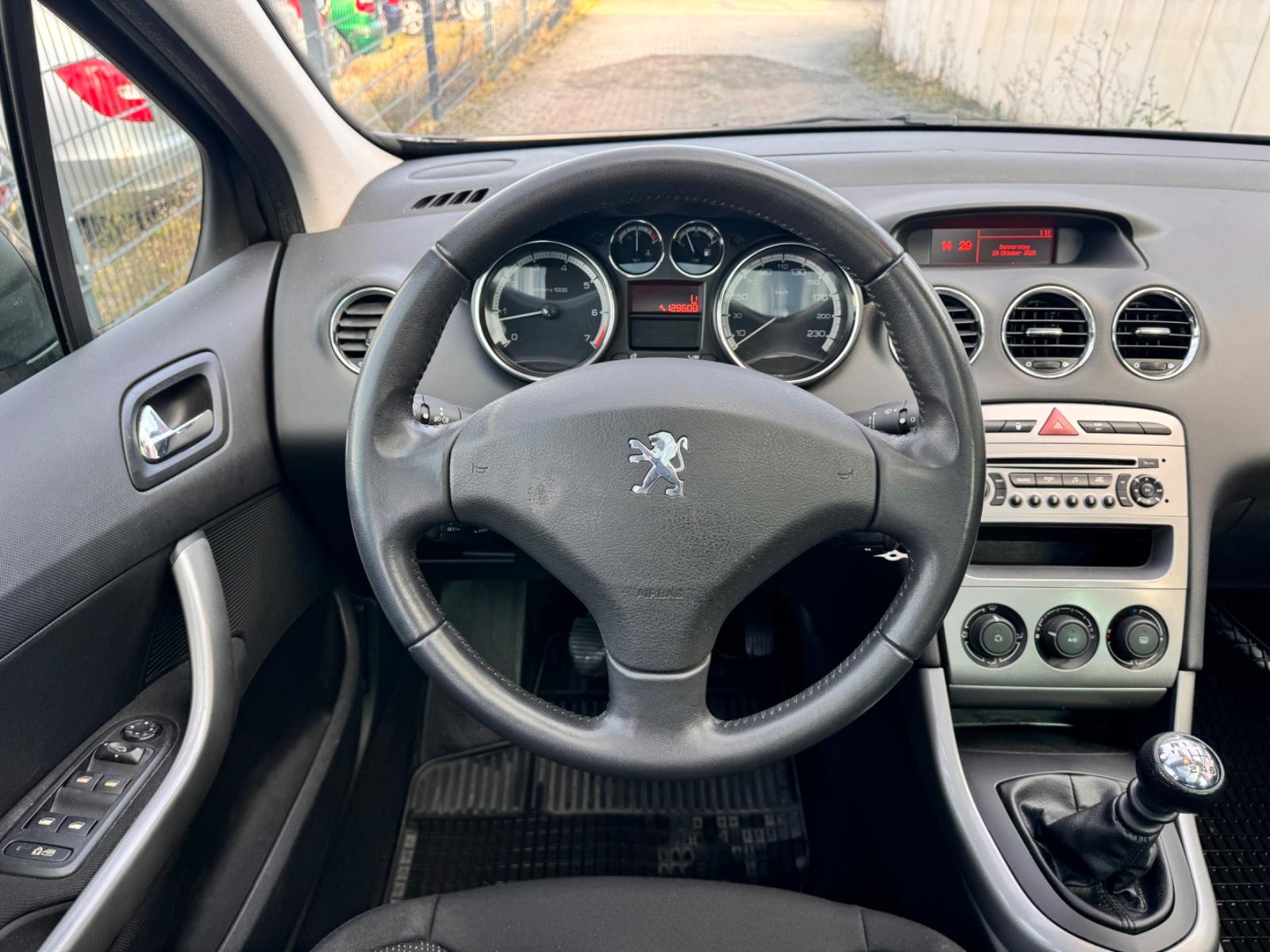 Peugeot 308 2010 — photo 12