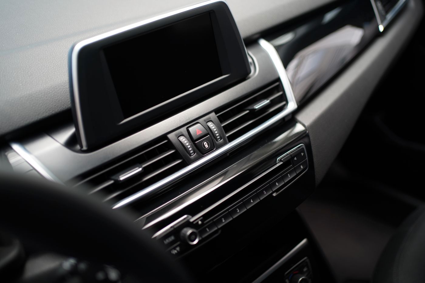Fahrzeugabbildung BMW 218i Active Tourer Advantage KlimaA+LED+Navi+PDC