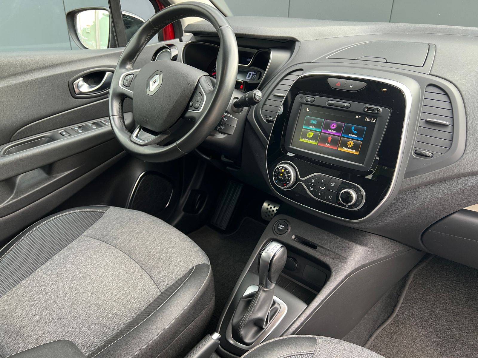 Fahrzeugabbildung Renault Captur Intens 1.3 TCe 150 *AHK,Navi PDC hinten,L