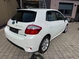 Toyota Auris Hybrid 1,8-l-VVT-i - Toyota Auris aus 2011 mit Benzin-Antrieb