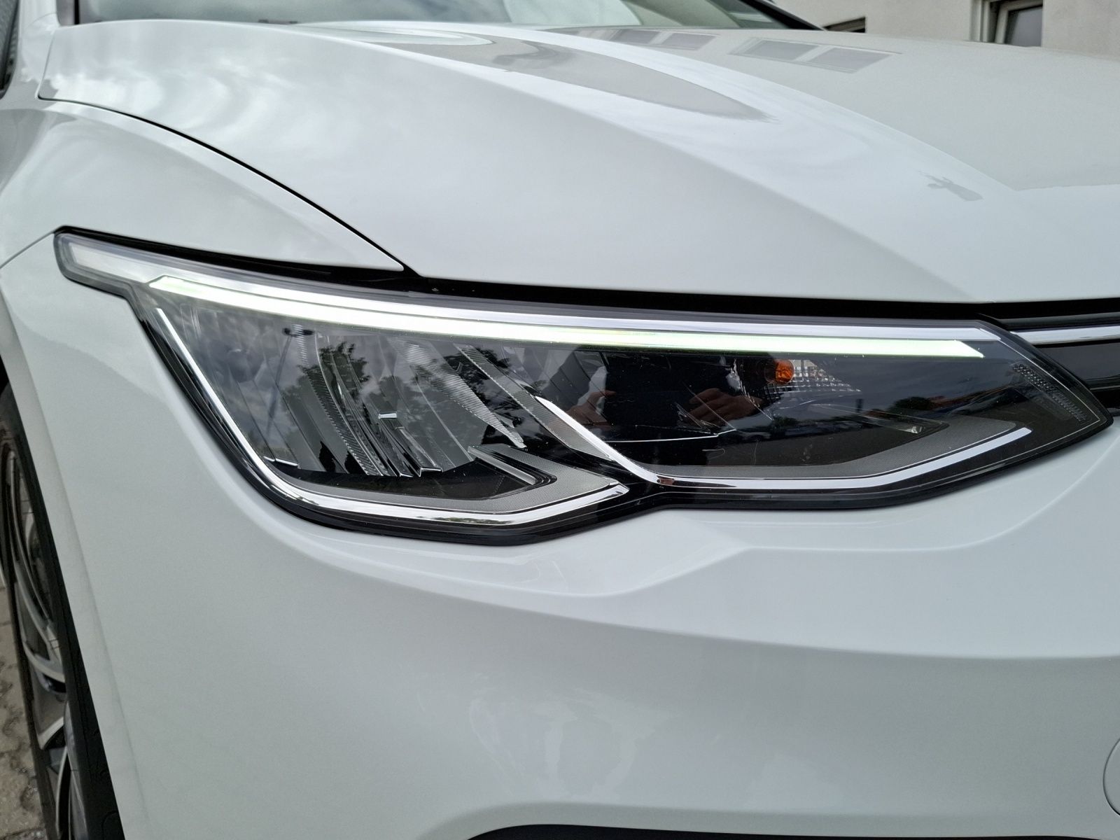 Fahrzeugabbildung Volkswagen Golf VIII eTSI United DSG LED Navi AID ACC RFK S