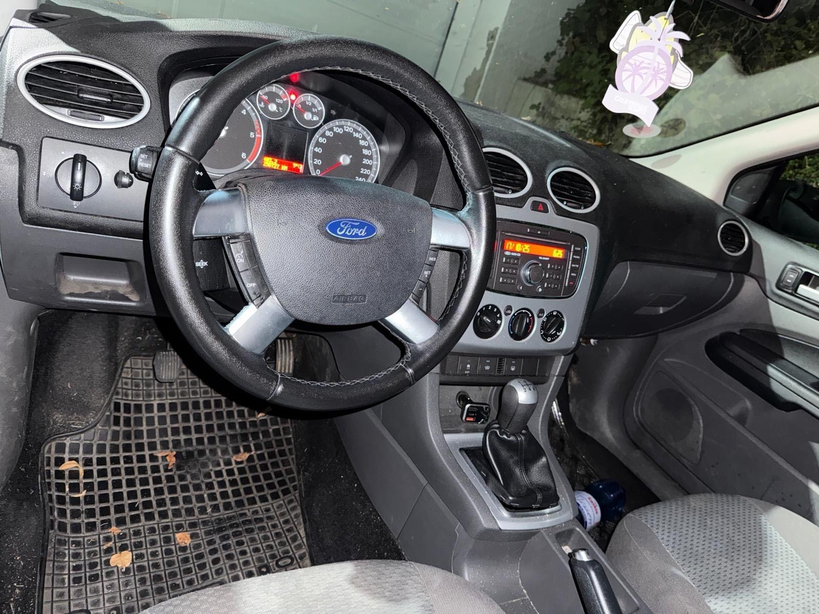 Ford Focus 2007 — interior