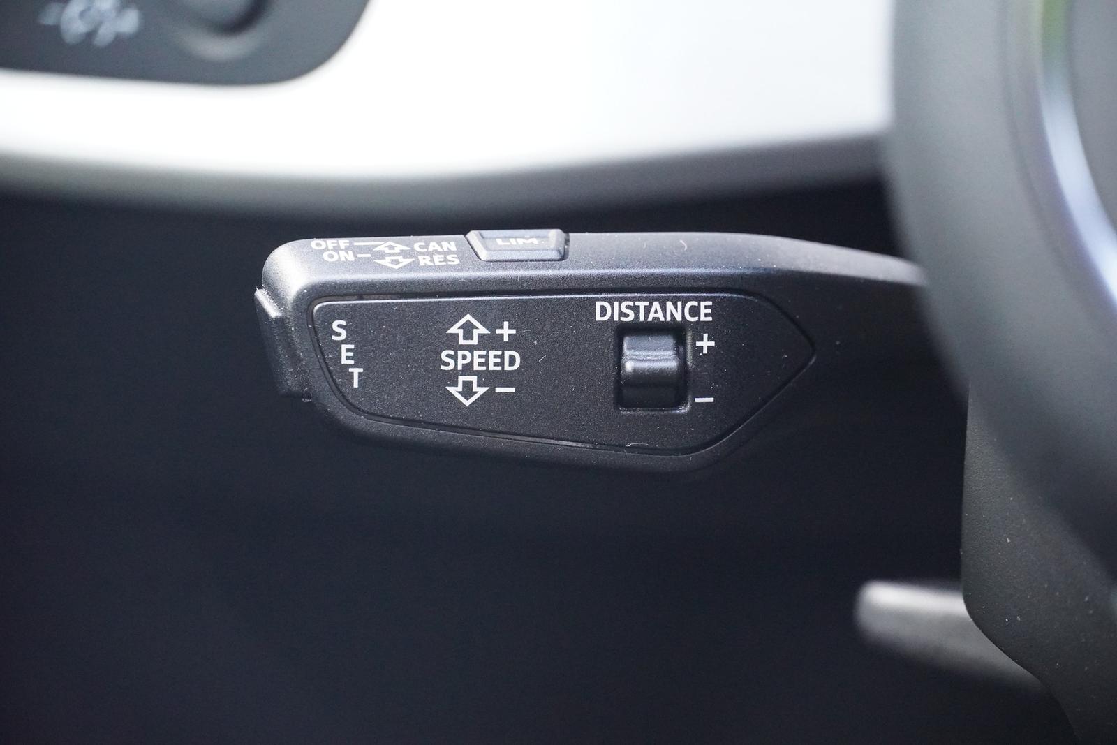 Audi A4 2.0 TFSI S-tronic S-Line LED ACC Navi Kamera